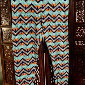LuLaRoe Tall & Curvy Multicolor Chevron Zig Zag Buttery Soft Leggings